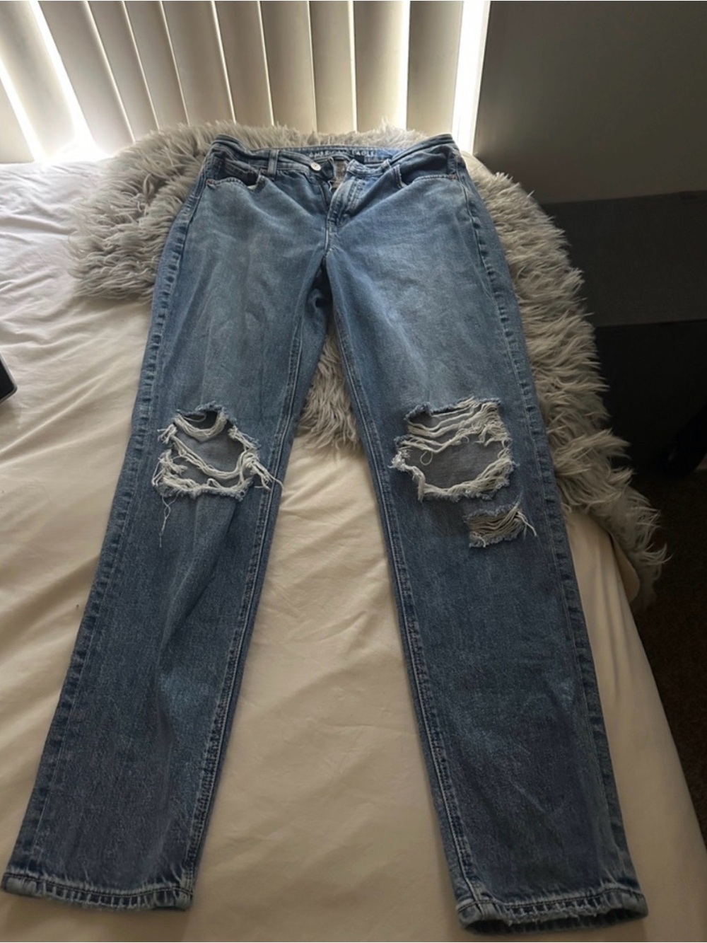 AMERICAN EAGLE Size 8 Distressed High-Rise Blue Women’s Jeans